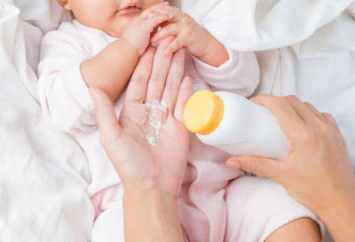 Amankah Penggunaan Bedak Untuk Bayi?